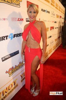 ynotcams2018_redcarpet343  